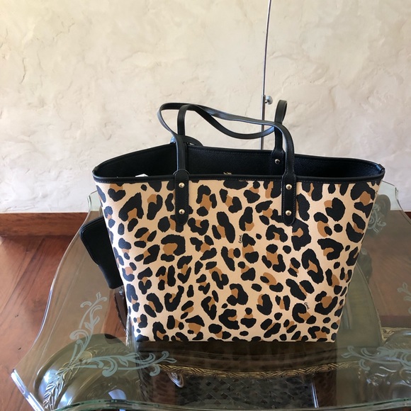 NWT coach reversible leopard Tote&wristlet - Picture 6 of 8